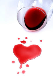 macchia di vino a forma di cuore